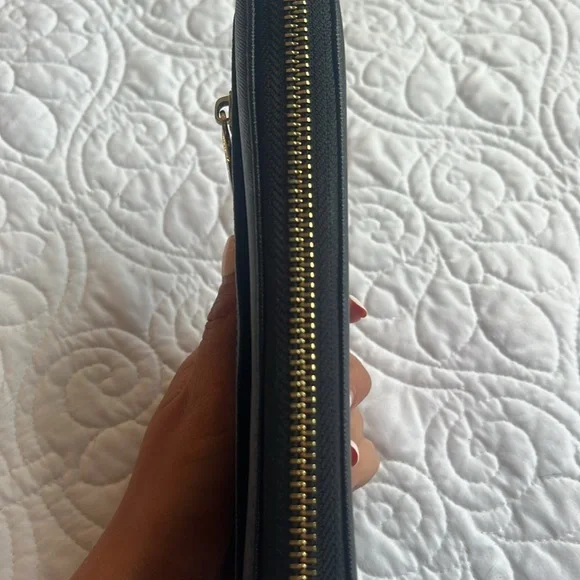 NWOT ANNE KLEIN Wallet Black Brand New with Gold Zippers - Picture 8 of 11